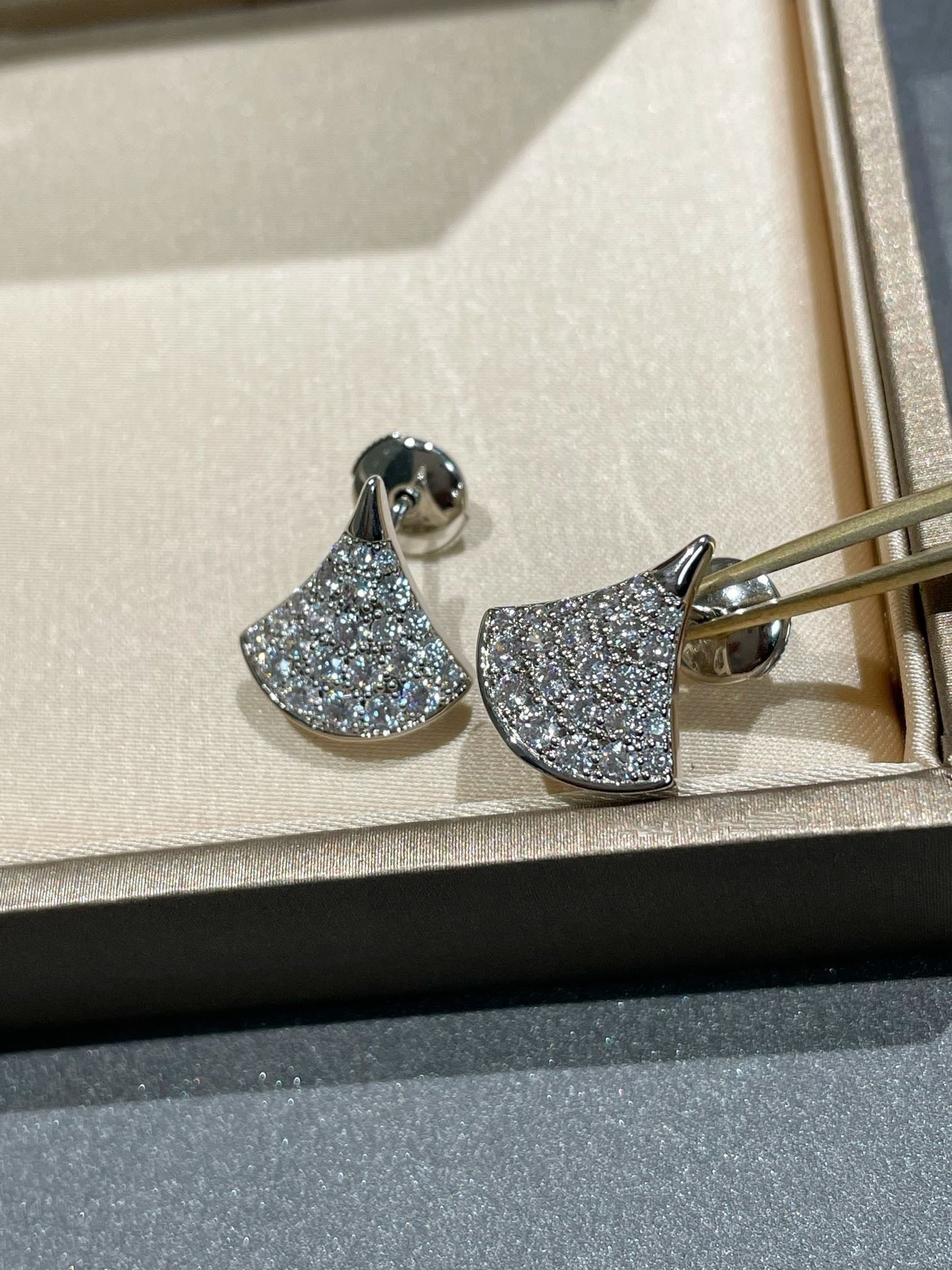 [Triumph Jewelry]DREAM STUD EARRINGS DIAMOND