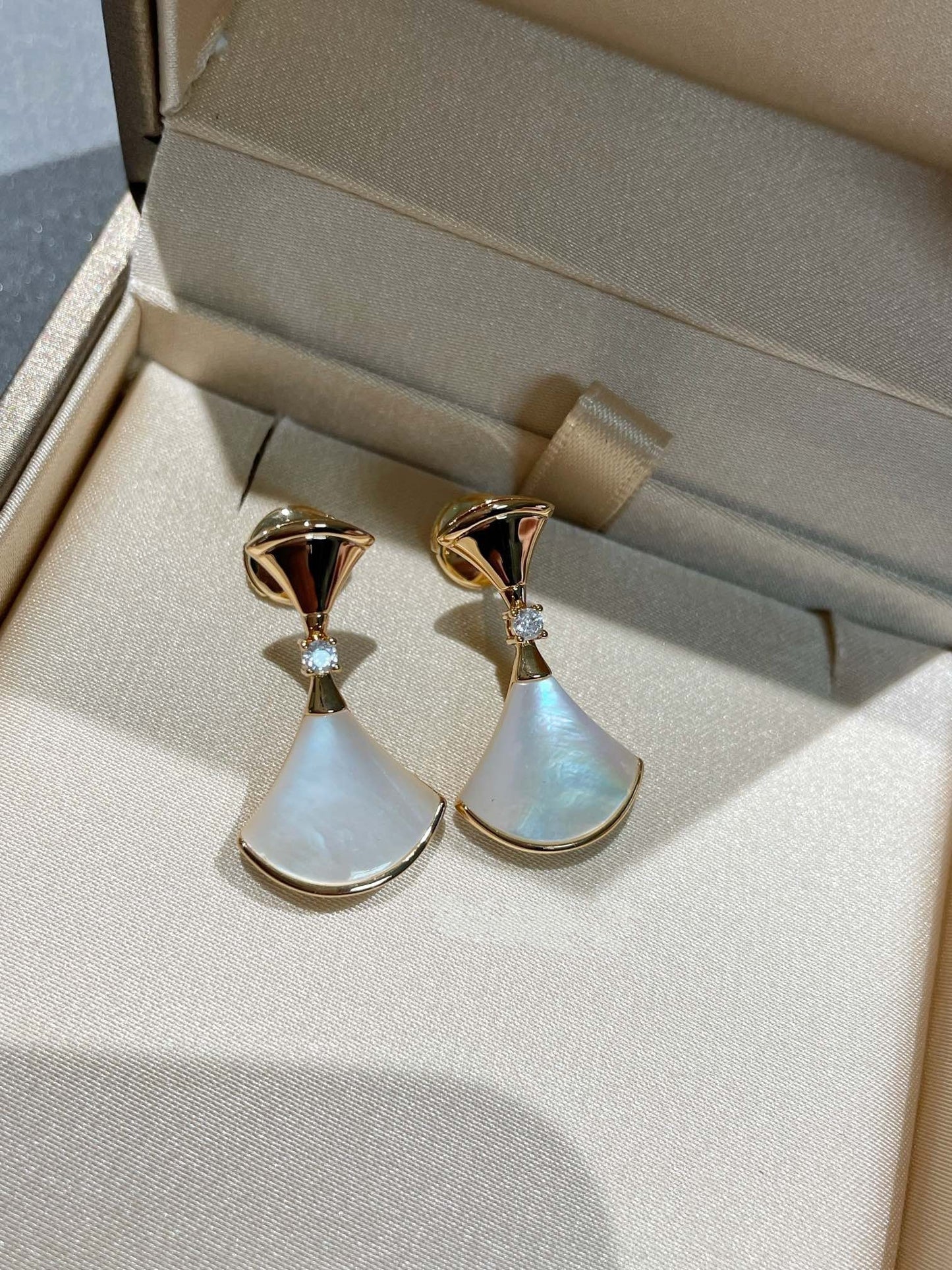 [Triumph Jewelry]DREAM MOP 1 DIAMOND EARRINGS