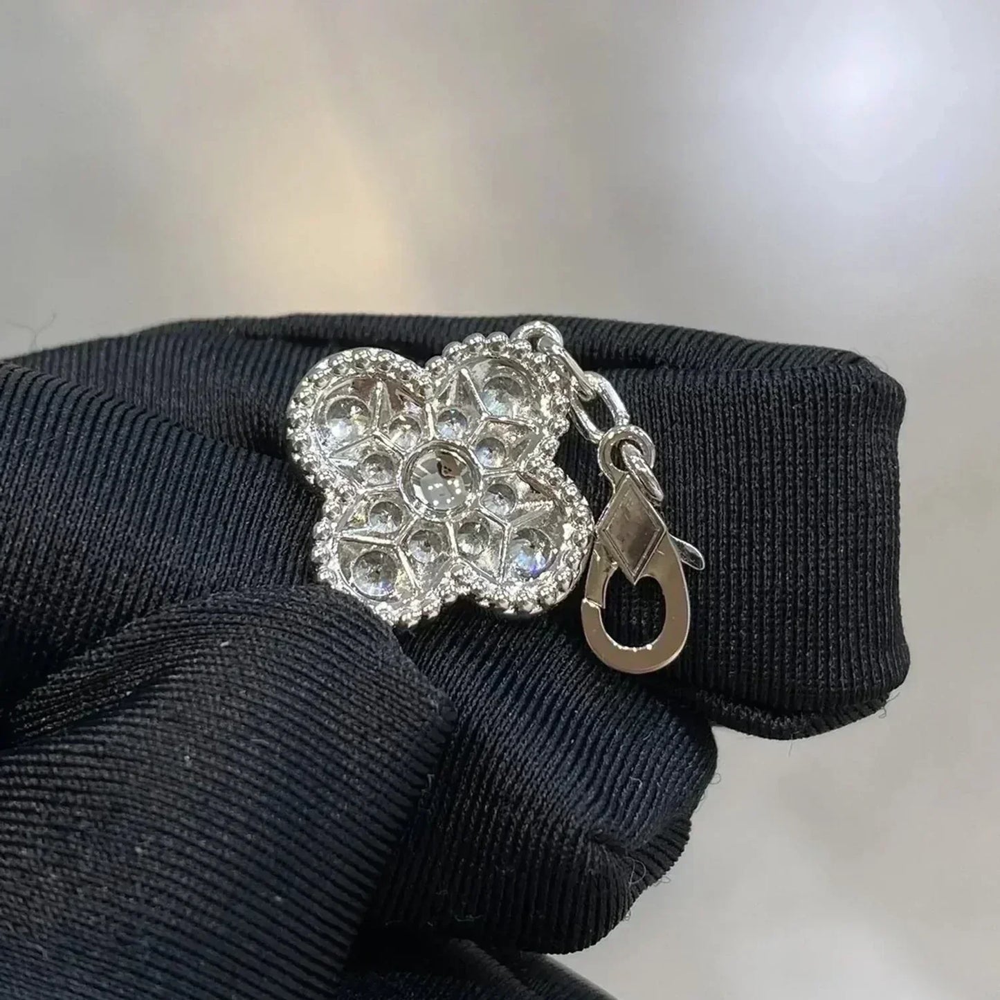 [StTriumph Jewelryar Jewelry] CLOVER 5 MOTIF FULL DIAMOND BRACELET COLLECTION