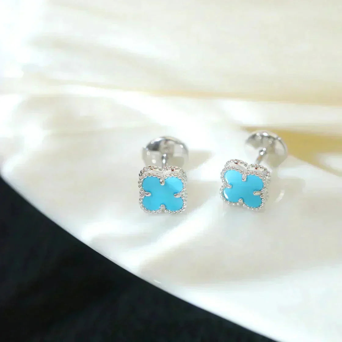 [Triumph Jewelry]CLOVER MINI 9.5MM ONYX STUD EARRINGS SILVER