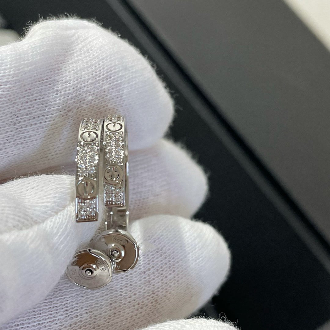 [Triumph Jewelry]LOVE DIAMOND SILVER HOOP EARRINGS