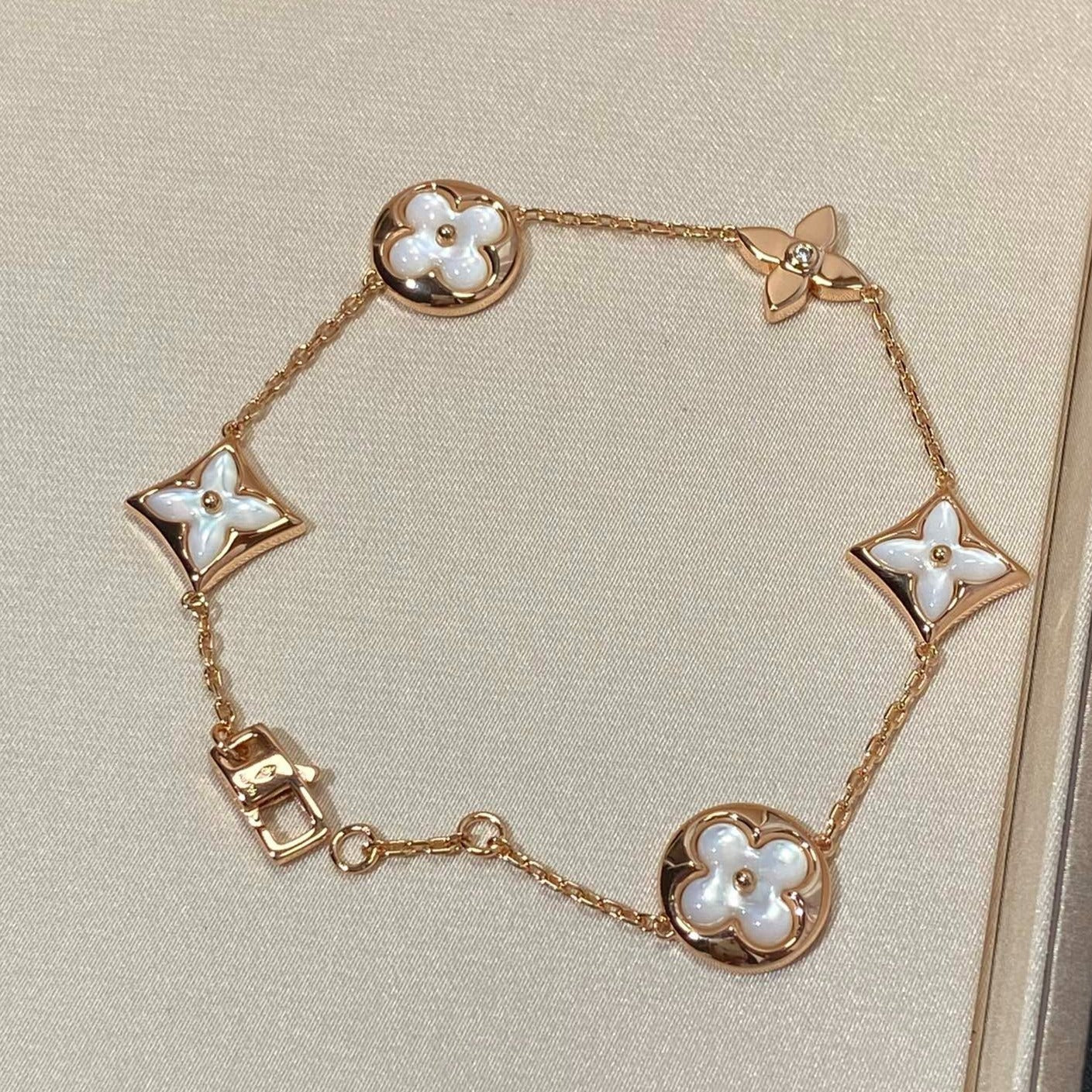 [Triumph Jewelry]STAR AND SUN 5 MOTIF MOP PINK GOLD BRACELET