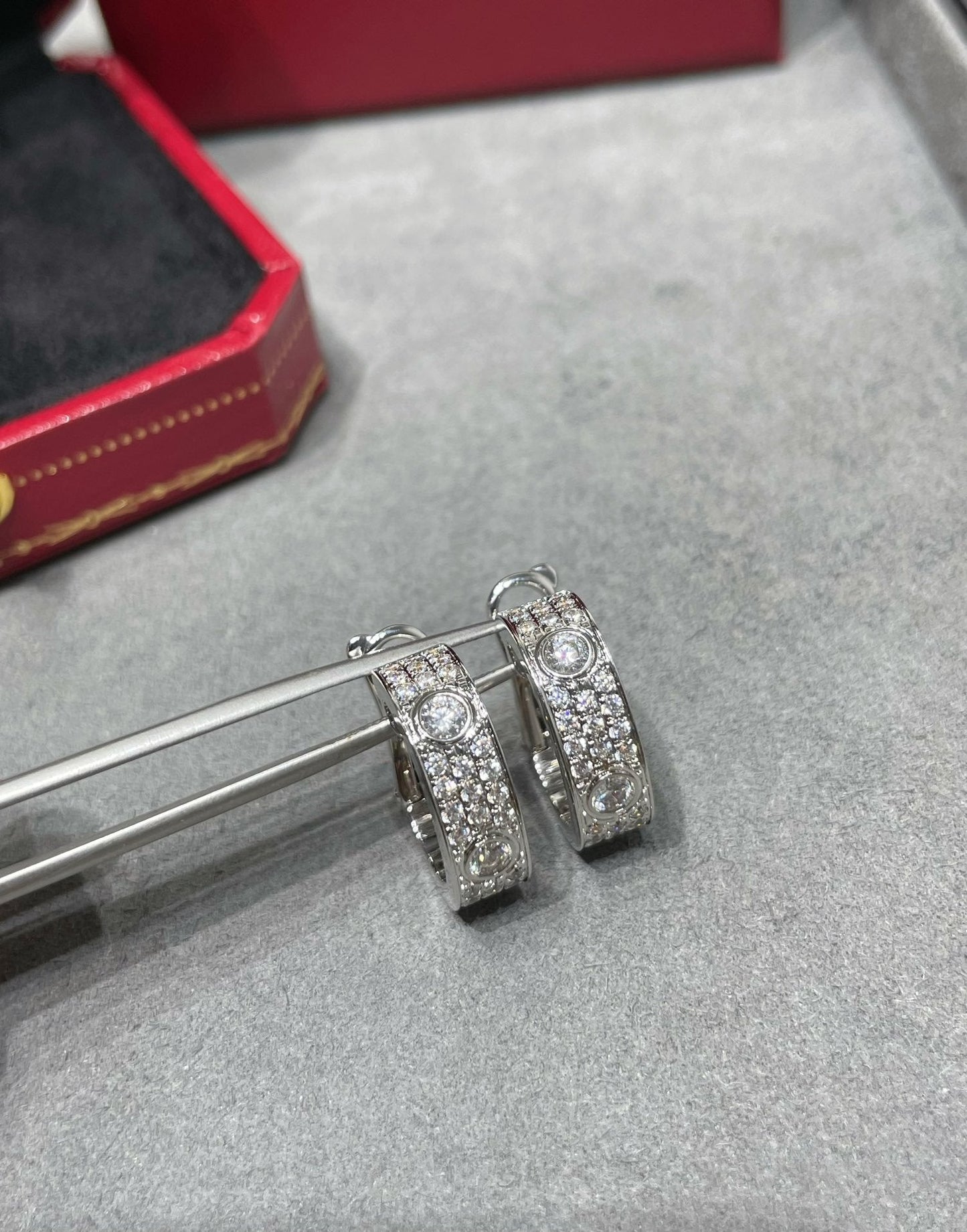[Triumph Jewelry]LOVE 5.5MM DIAMOND PAVED EARRINGS