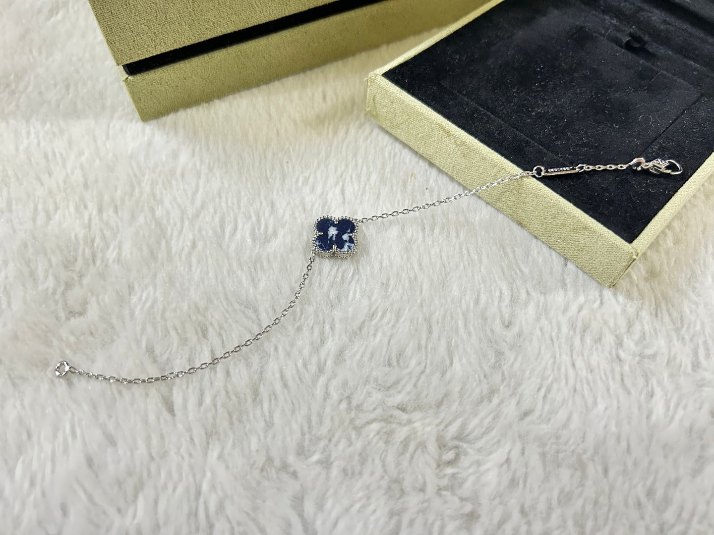 [Triumph Jewelry]CLOVER 1 MOTIF PIETERSITE BRACELET