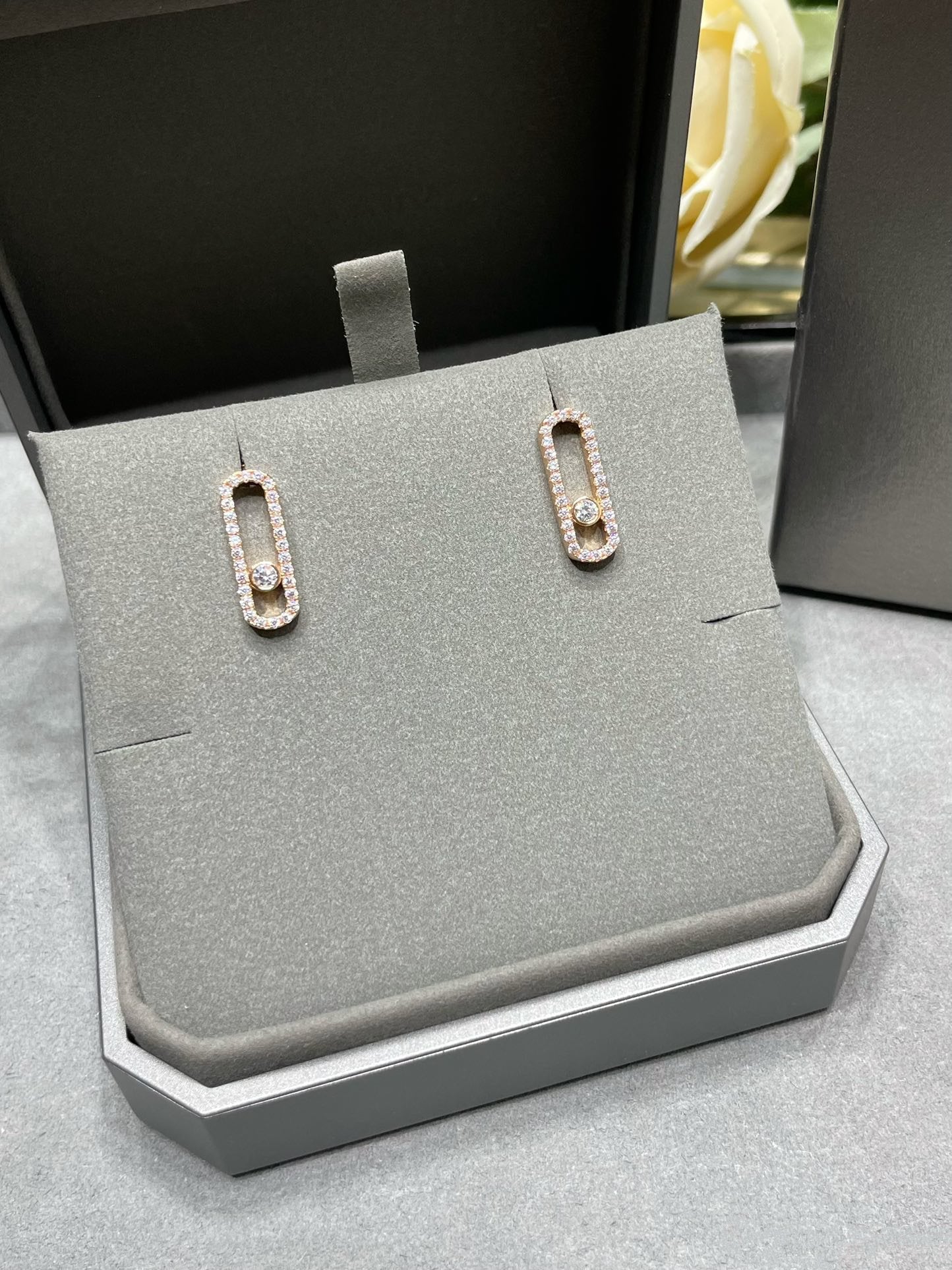 [Triumph Jewelry]MOVE UNO STUD DIAMOND PAVED EARRINGS