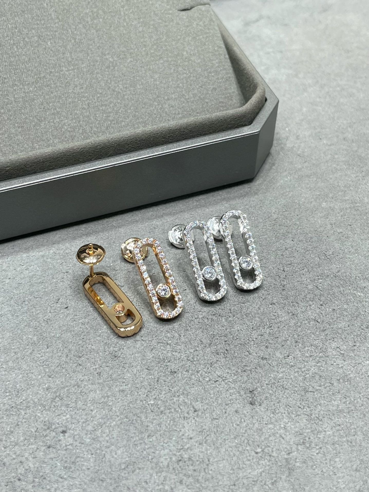 [Triumph Jewelry]MOVE UNO STUD DIAMOND PAVED EARRINGS
