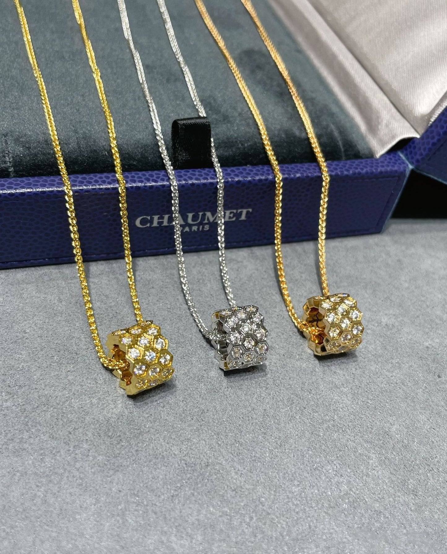 [Triumph Jewelry]BEE LOVE DIAMOND PAVED 3 ROW NECKLACE