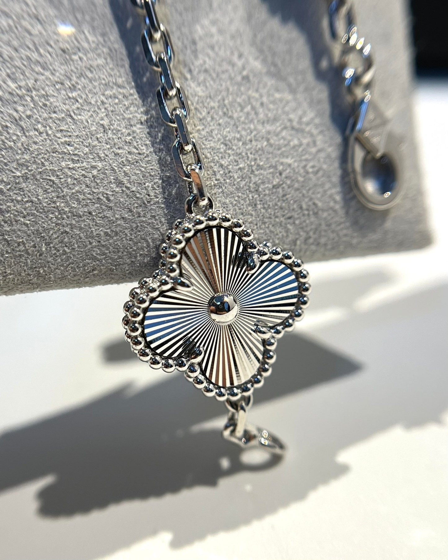 [Triumph Jewelry] CLOVER 5 MOTIF LASER BRACELET COLLECTION
