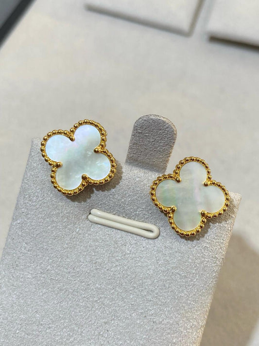 [Triumph Jewelry] CLOVER LARGE (20mm) 1 MOTIFS WHITE MOP STUD EARRINGS