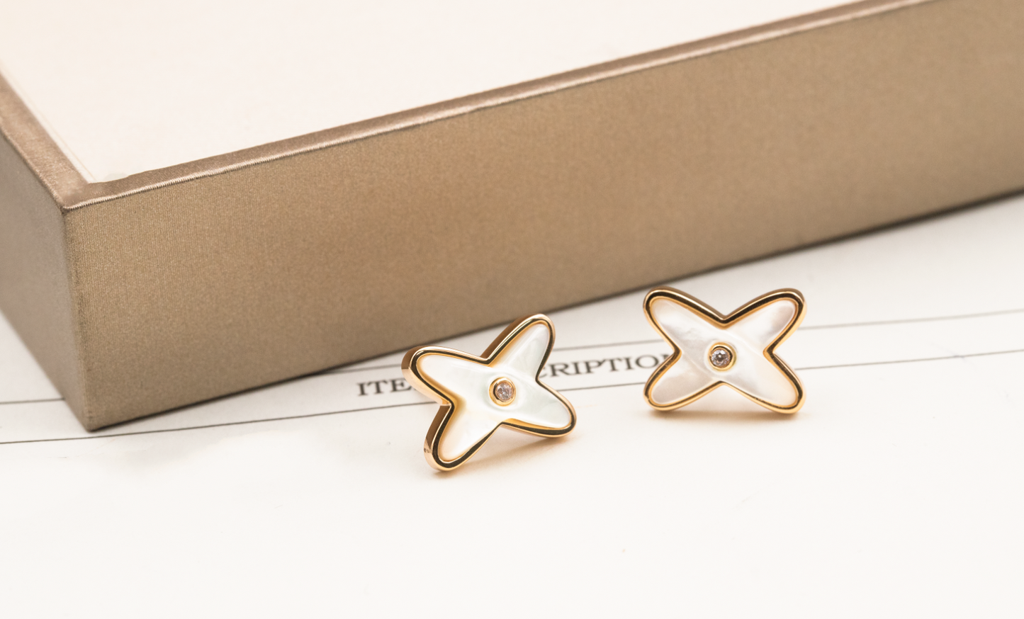 [Triumph Jewelry]JEUX DE WHITE MOP ROSE GOLD DIAMOND EARRINGS